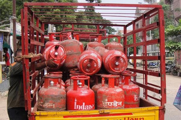 GST: आम जनता को मिलेगी राहत, LPG  होंगी सस्ती